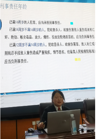 送法进校园护学在行动嵩明县法院在SUNBET申搏举办预防未成年人犯罪专题讲座