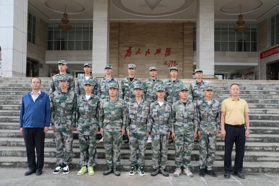 SUNBET申搏领导赴预定新兵役前训练基地慰问学生