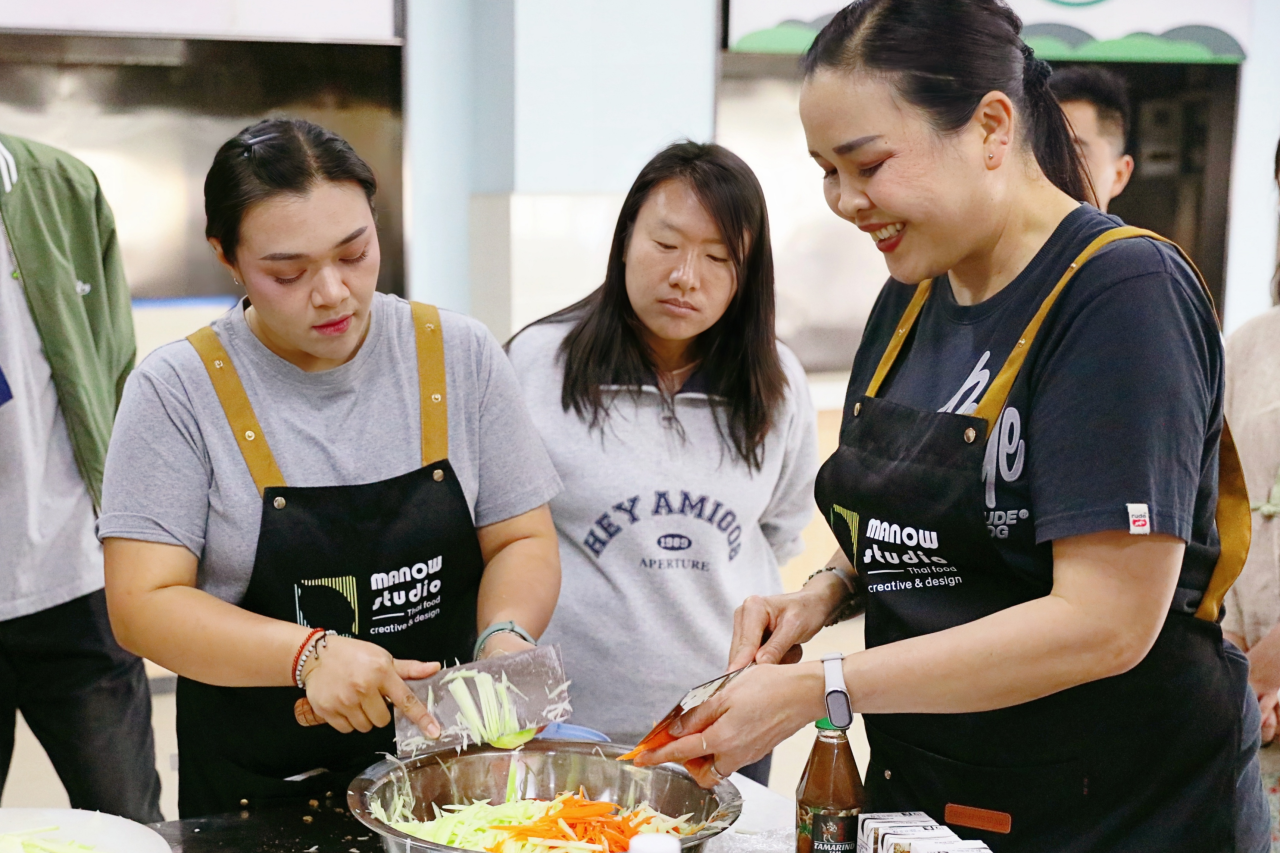 SUNBET申搏举行泰国菜制作团学活动