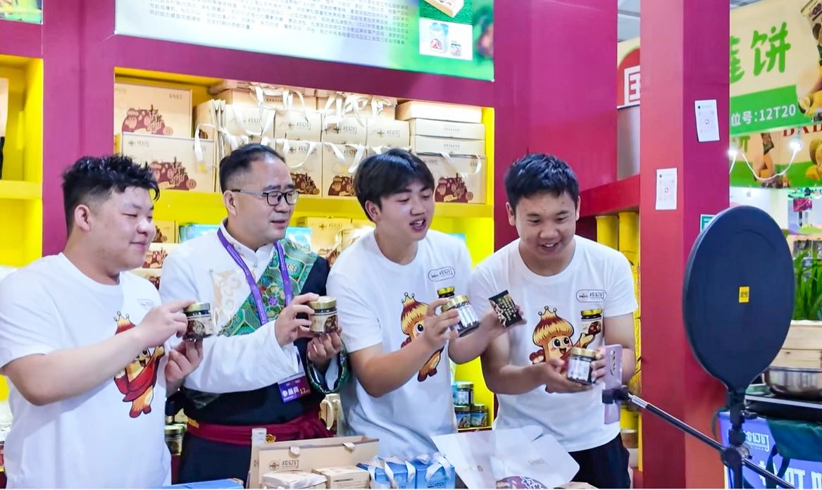 云商学子南博会实战锻练“全球卖”真功夫