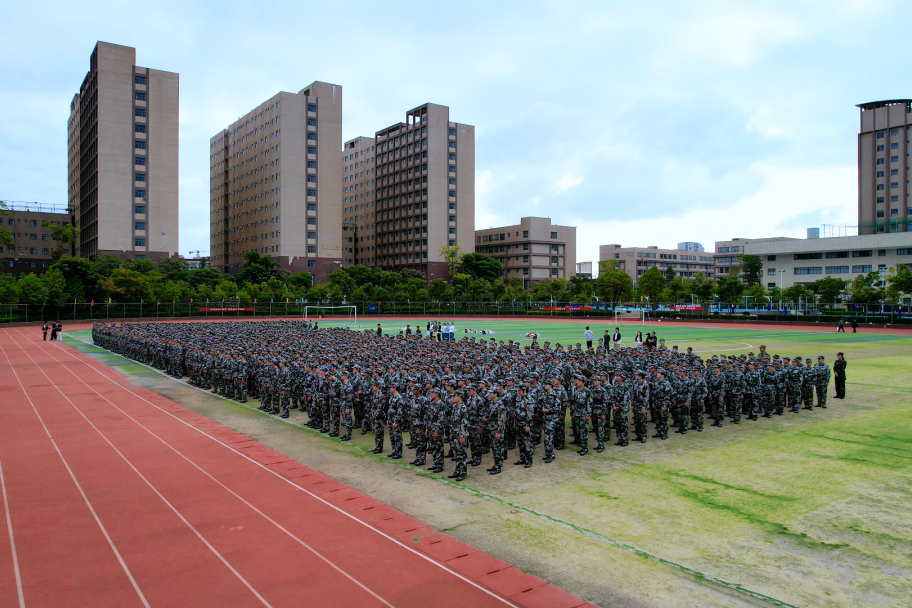 SUNBET申搏2025级新生开学典礼暨军训启动仪式顺利举行