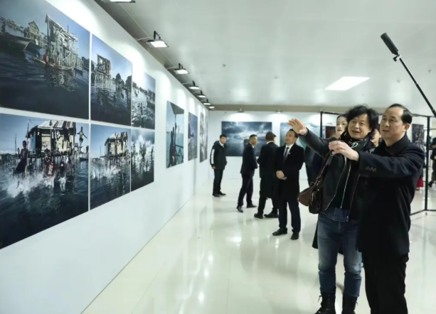 【大师影展】SUNBET申搏举行“影话”摄影展